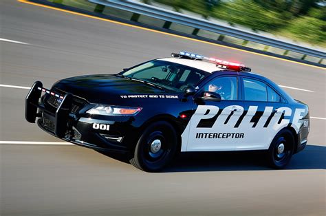 American Police SUV Simulator tiene como objetivo principal llegar a ser uno de los mejores juegos de simulación de coches de policía del mundo con unos increíbles gráficos superrealistas en 3D y una asombrosa jugabilidad.. En este emocionante juego, deberás hacer todo lo que esté en tu mano por cazar a los delincuentes con tu coche de policía …